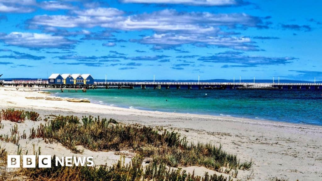 Teen Swims 4km to Rescue Family Stranded Off Western Australia Coast