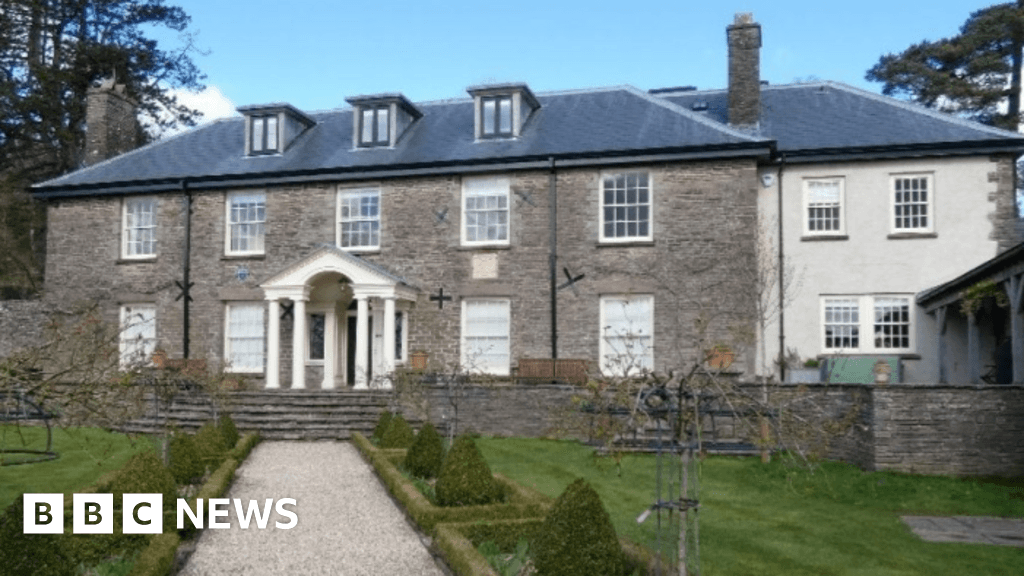 Historic Great Campston Manor Approved for Gym and Pool Despite Greenhouse Dispute