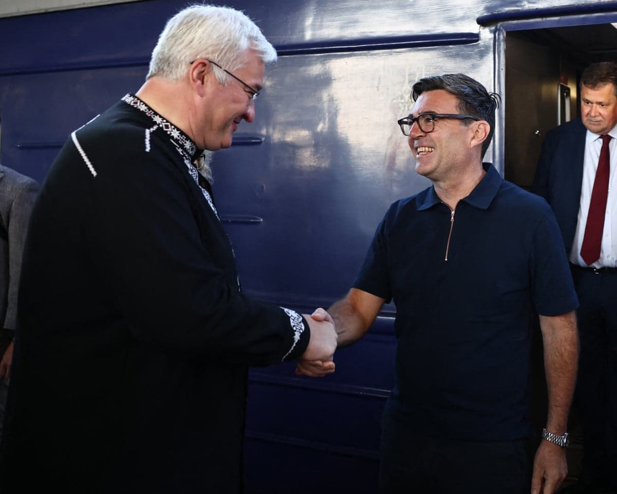 Ukraine's foreign affairs minister Andrii Sybiha (left) greets UK prime minister Andy Burnham upon his arrival by train in Kyiv this morning.