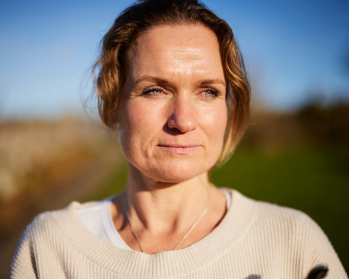 Rhianon Bragg poses outside in the countryside