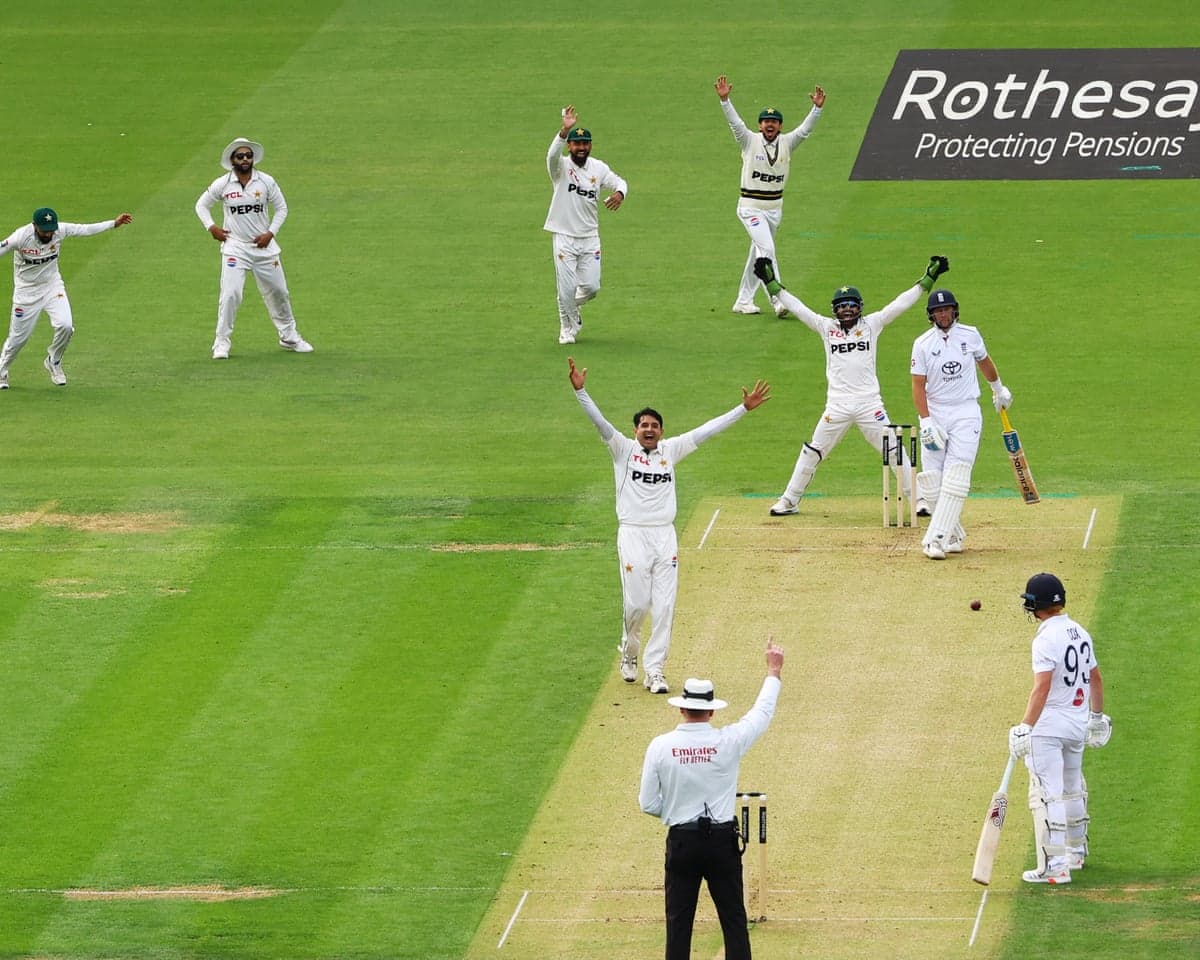 Joe Root is given out as Pakistan celebrate