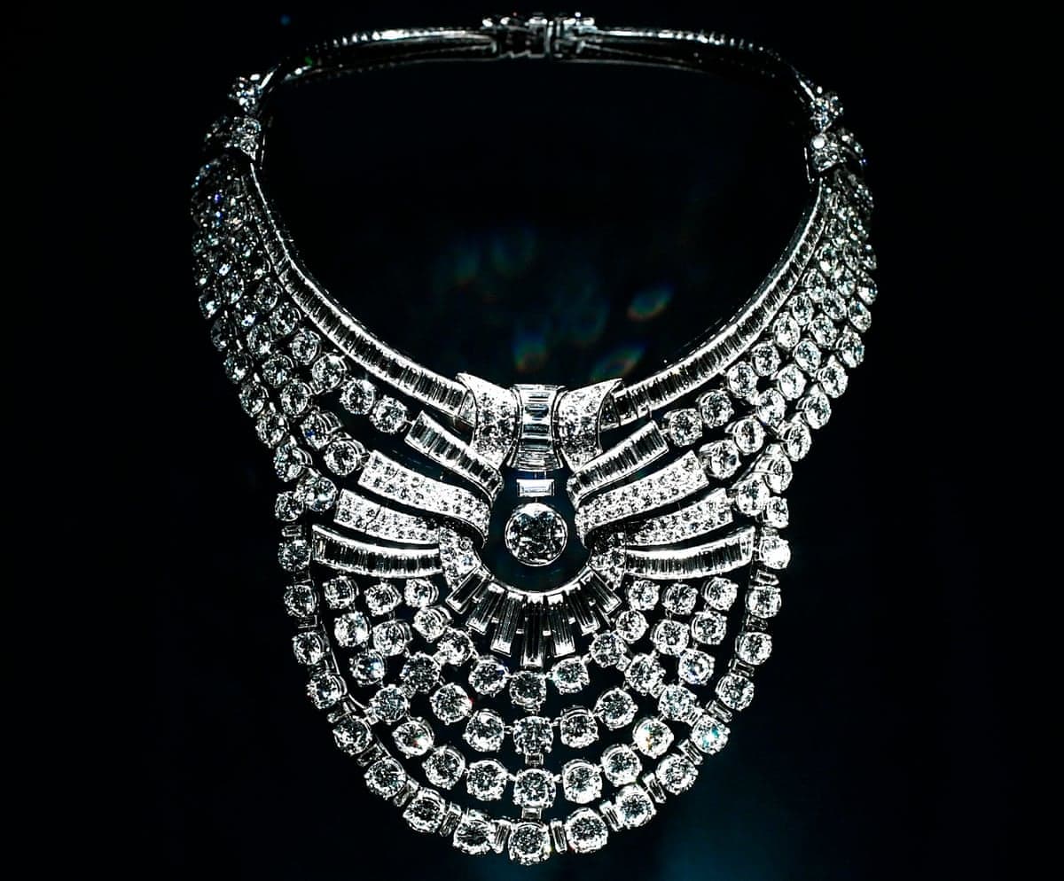 Queen Nazli of Egypt's 1939 diamond and platinum collar necklace on display