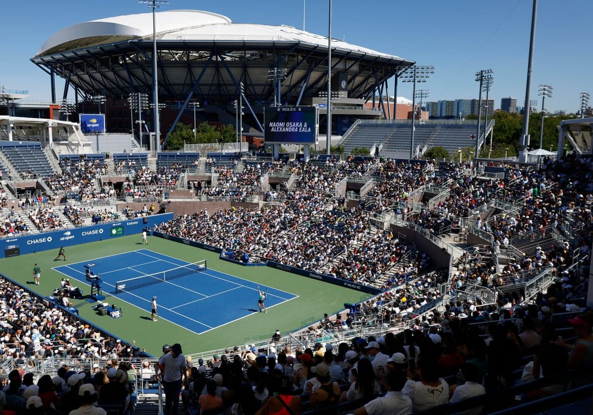 Fans watch Alexandra Eala practice with Naomi Osaka at Flushing Meadows