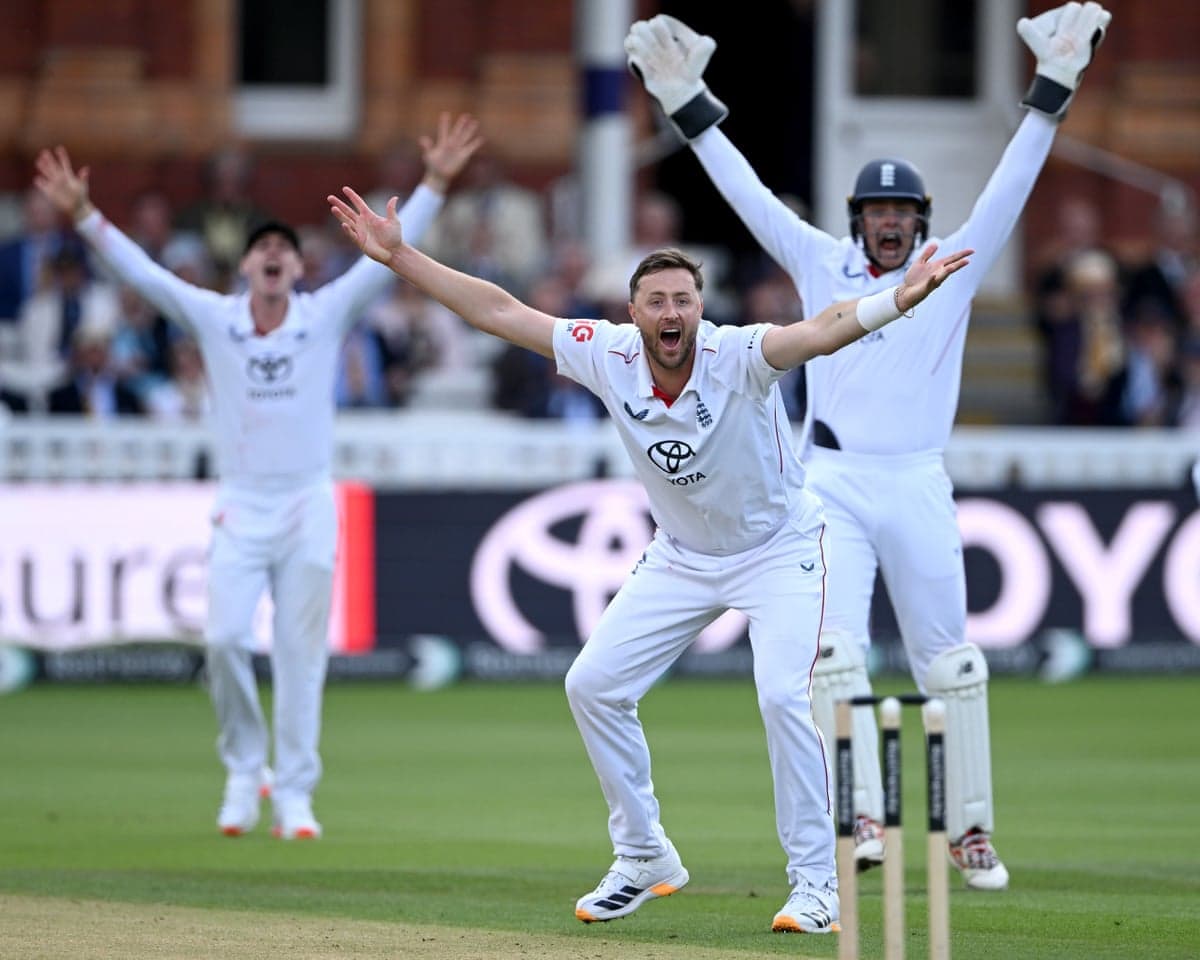 Ollie Robinson successfully appeals for the wicket of Saud Shakeel