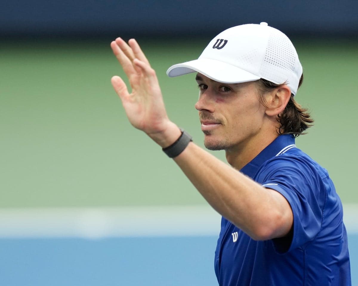 Alex de Minaur waves to the crowd