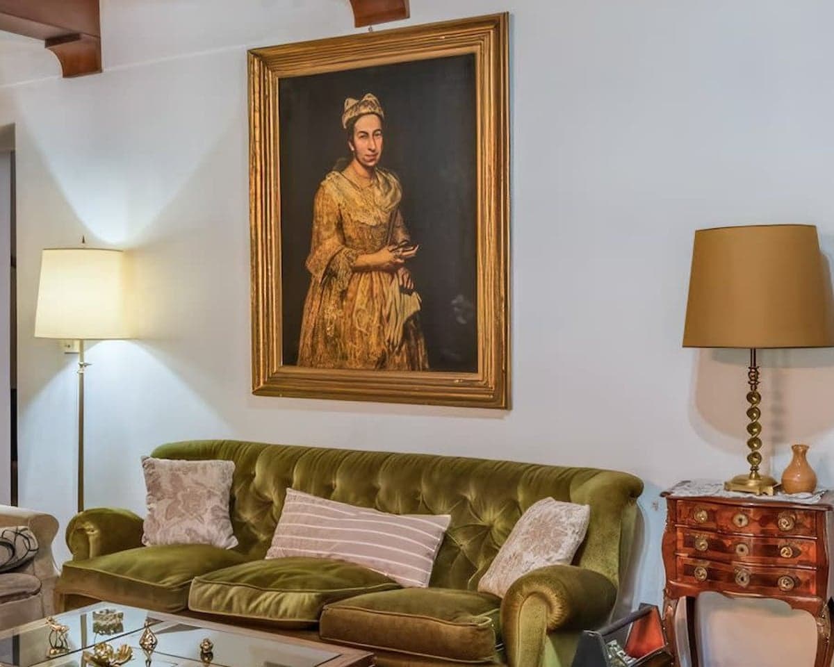 Portrait of a Lady by Giuseppe Ghislandi as seen in an Argentinian real estate advertisement