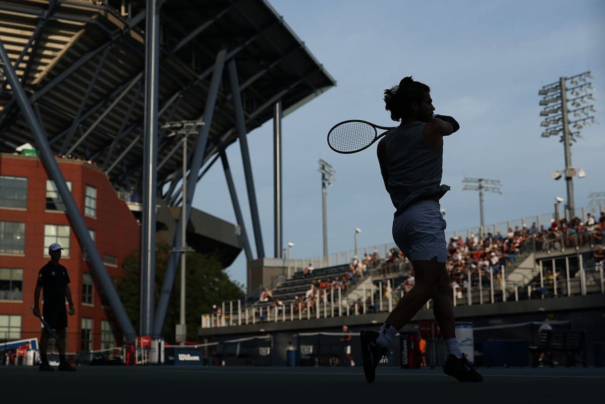 Carlos Alcaraz warms up on an outer court before his US Open quarter-final against Ben Shelton on Tuesday.