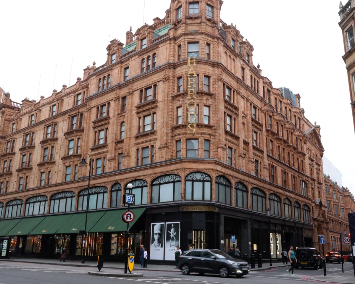 View of the outside of Harrods from the street