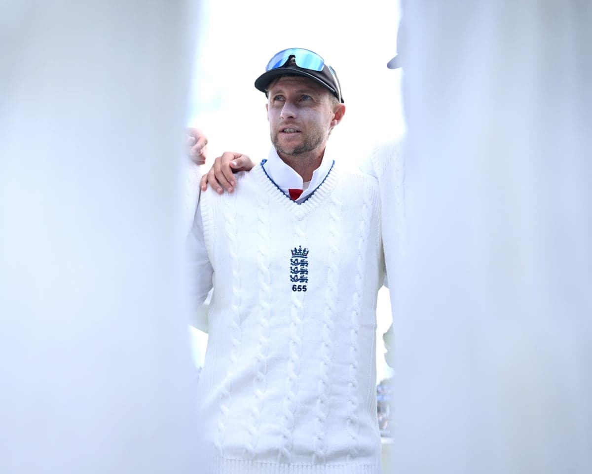 Joe Root in the huddle as he speaks to his team before day three at Edgbaston