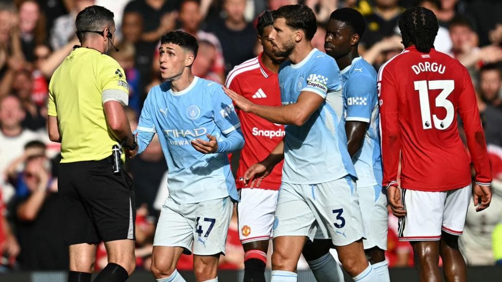 Phil Foden sent off against Manchester United