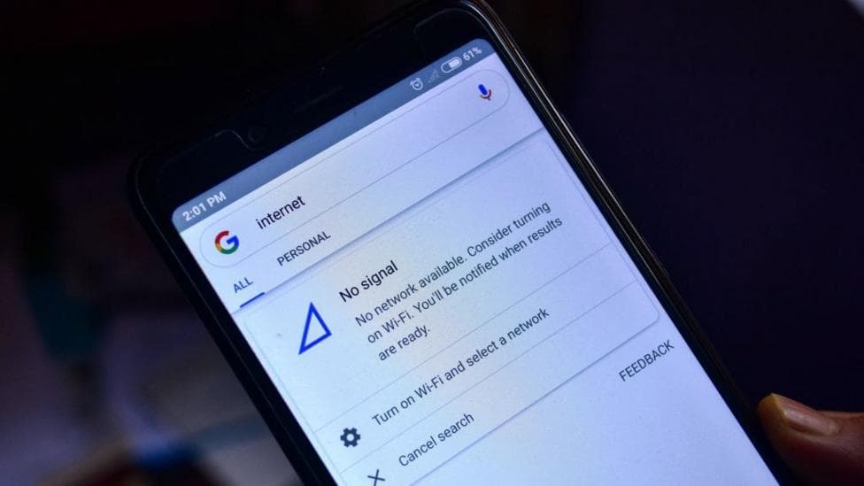 A mobile phone screen showing a no signal sign from a Google page.