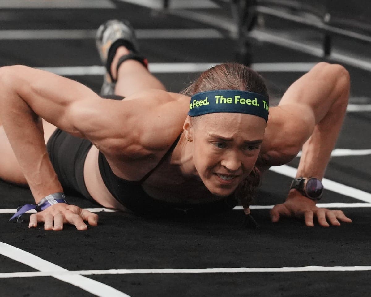 Joanna Wietrzyk does a push-up