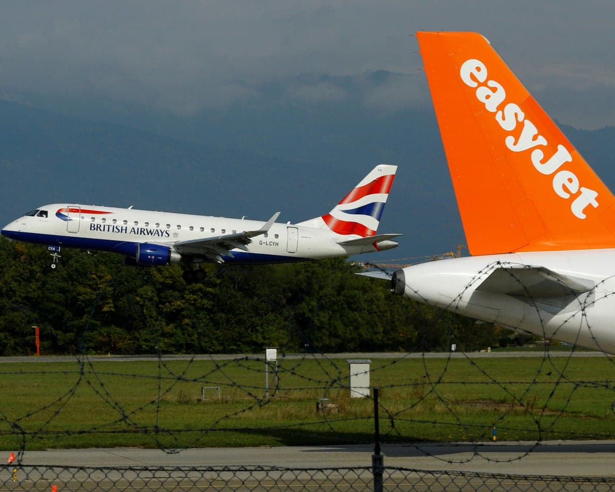 British Airways aircraft lands next to a EasyJet plane
