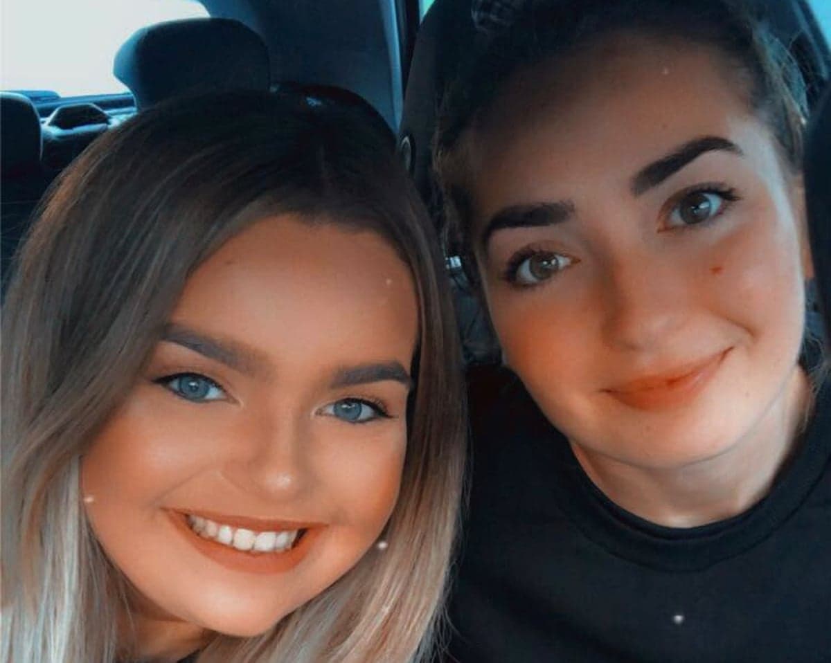 Olivia (left) and Maddy Cusack.