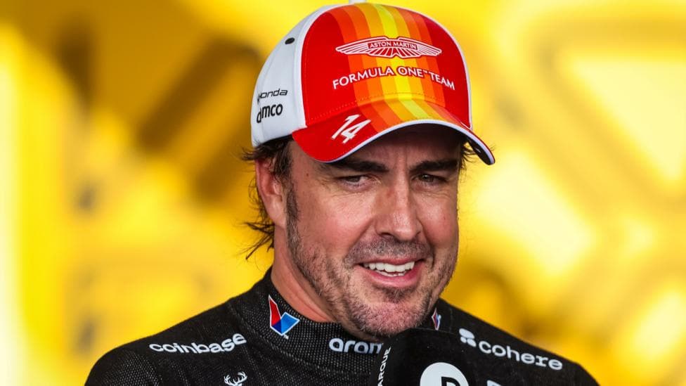 Fernando Alonso pictured wearing an Aston Martin cap in the red and yellow colours of the Spanish flag at the 2026 Spanish Grand Prix