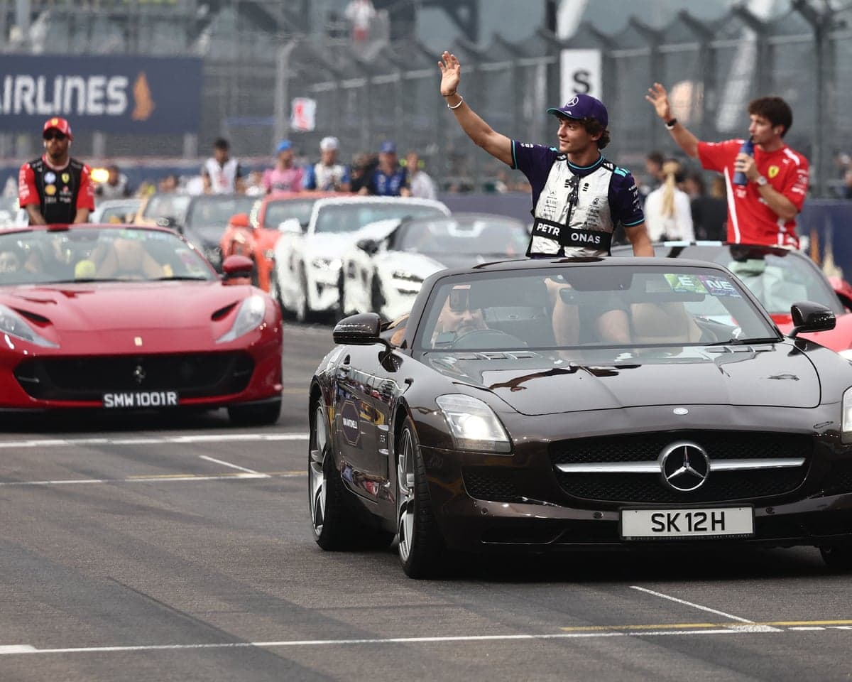 Kimi Antonelli, Charles Leclerc and Lewis Hamilton during the drivers’ parade before the F1 Singapore GP