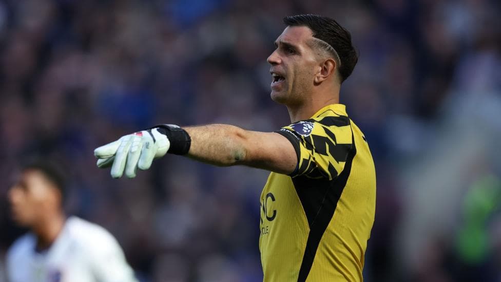 Chelsea goalkeeper Emiliano Martinez points