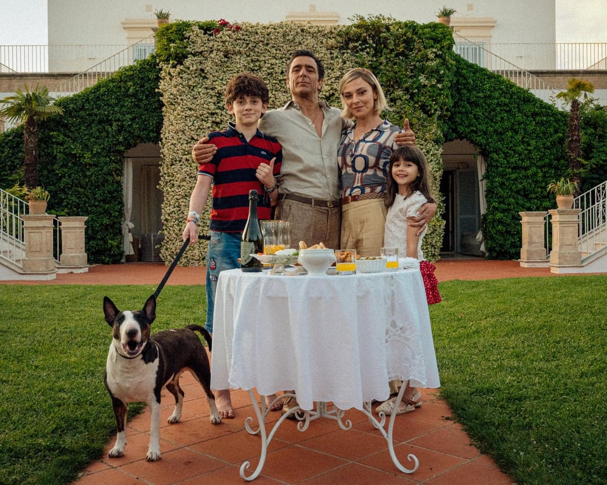 Andrea Genovese, Adriano Giannini, Jasmine Trinca and Gabriella Telegrafo pose for a family photo in The Spiral