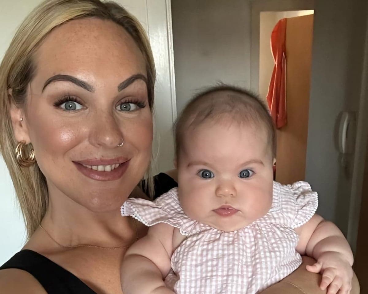 Lynsey Carr smiles in a selfie with her baby daughter Esta High