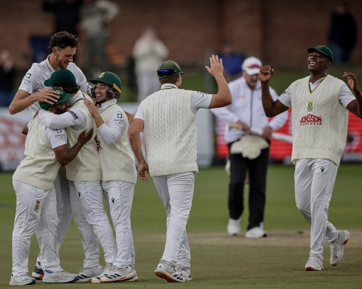 South Africa's men's Test cricketers celebrate taking the final wicket to beat Australia in the second Test in Gqeberha.