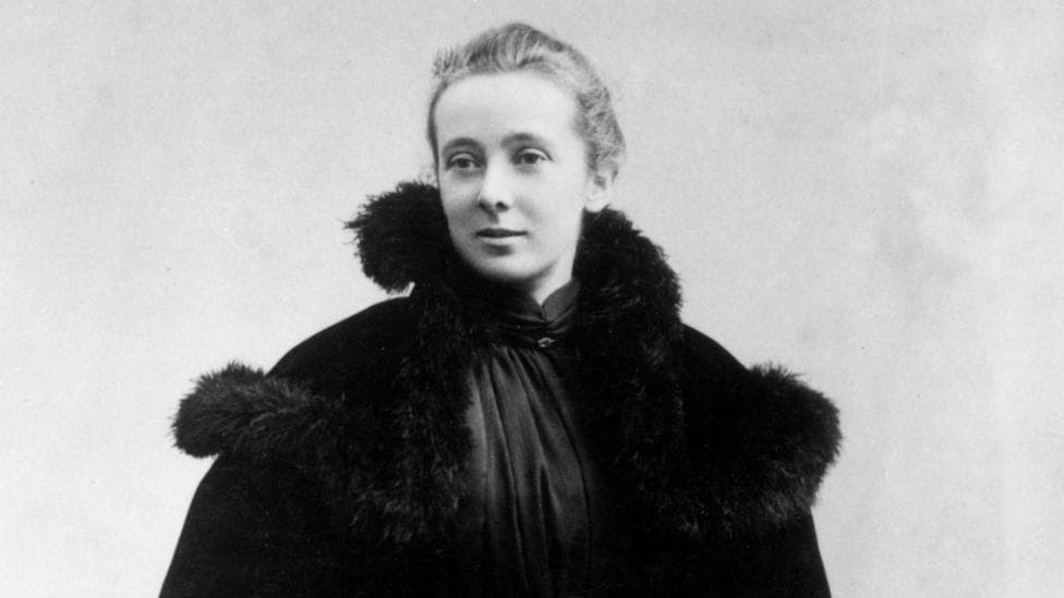 Ada Goodrich Freer in a black and white photograph. She is a young woman with fair hair tied back and she is wearing a fur-lined black jacket.