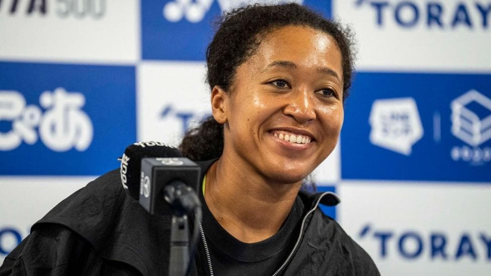 A head and shoulders photograph of a smiling Naomi Osaka