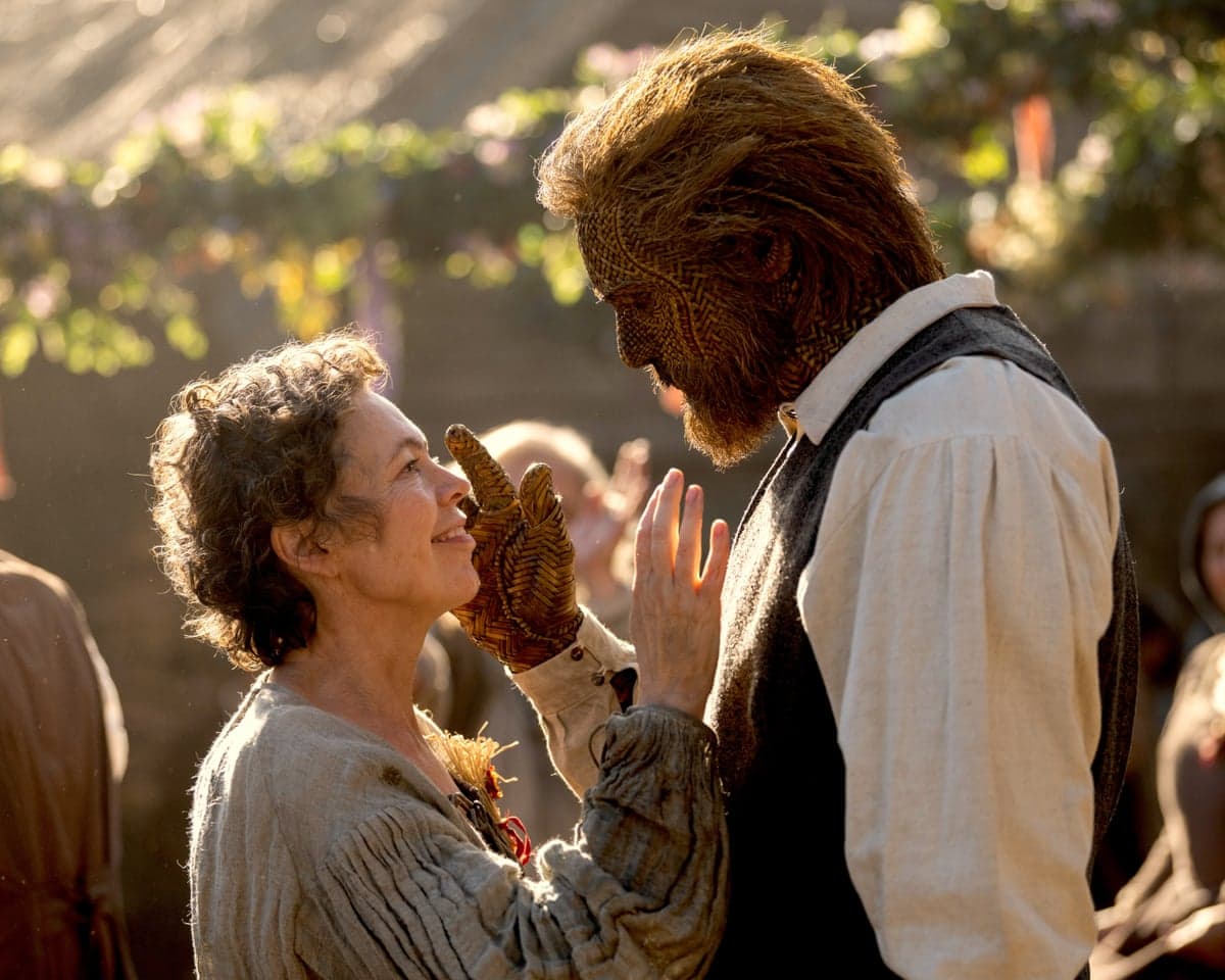 Olivia Colman and Alexander Skarsgård in Wicker.